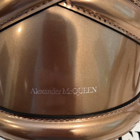 Alexander McQueen crossbody/shoulder bag in rose gold - Picture 7 of 11